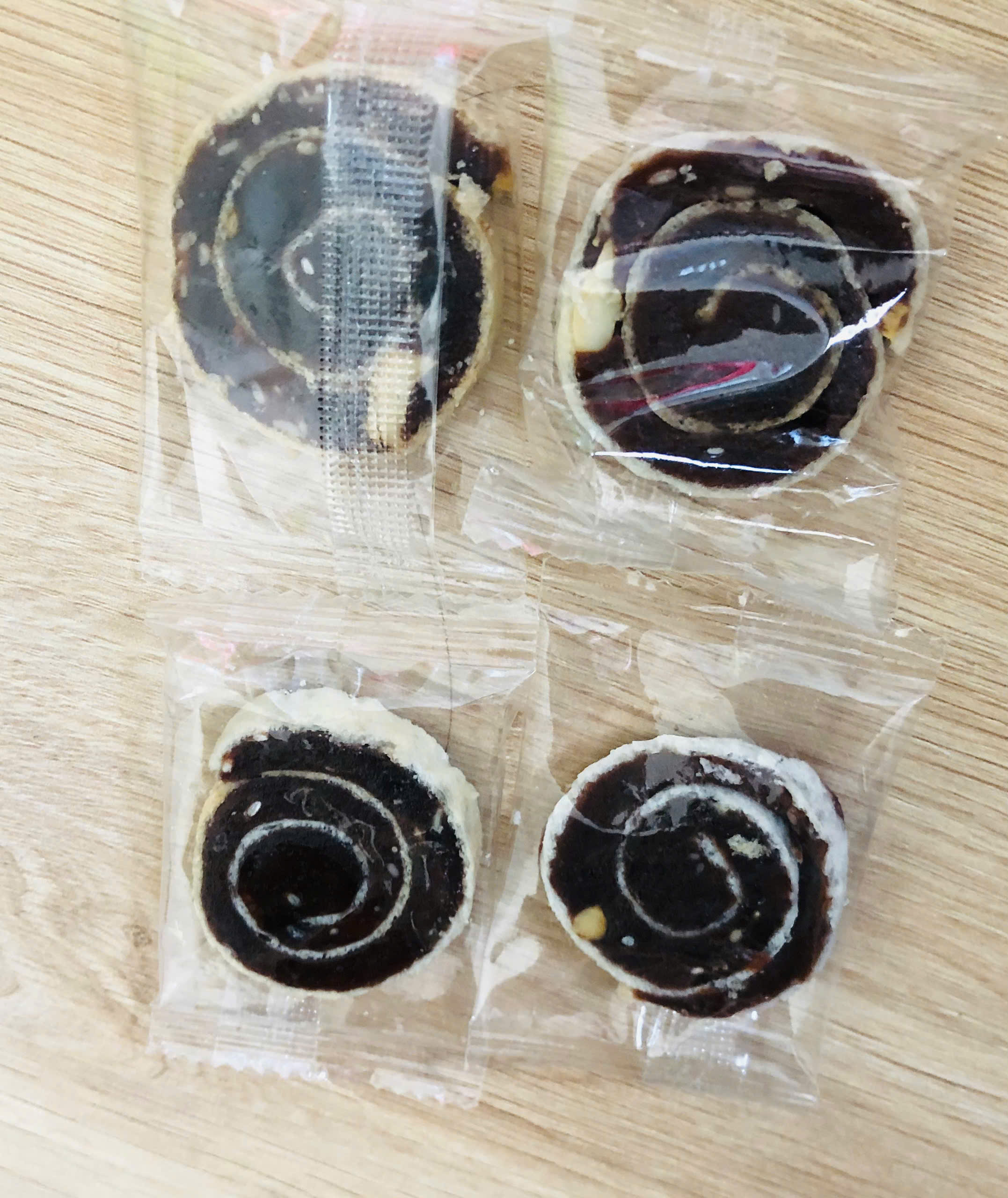 Kẹo Chuối Cuộn M&egrave; Hạt Điều Bến Tre